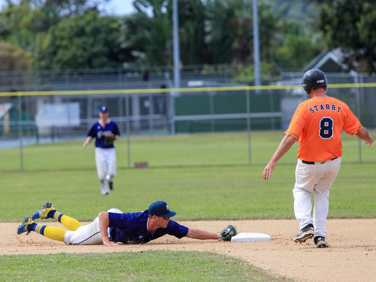 Masters diving at base plate
